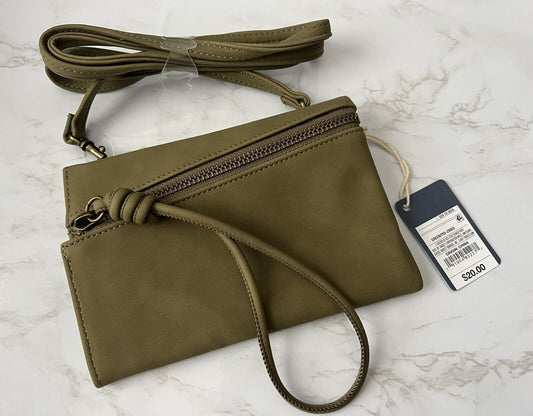 Cartera color verde musgo-Marca Universal Thread